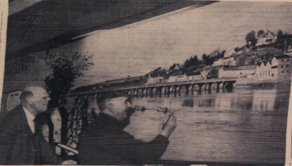 4 December 1964 Photo mural in local bank